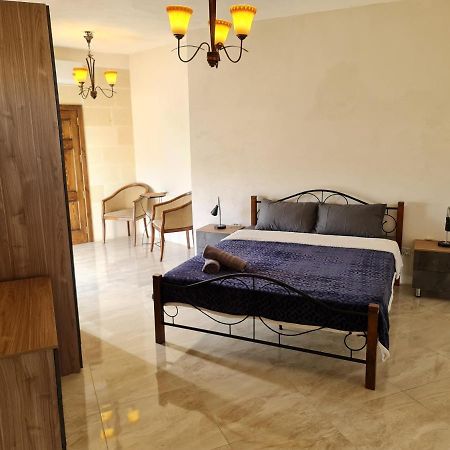 Отель Splendid House Victoria Gozo Экстерьер фото